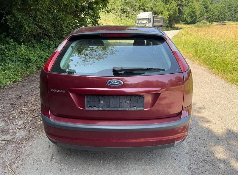 Gebraucht Ford Focus Ghia 101 PS (74 kW) 2004 Rot Limousine