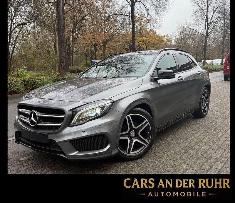 Grau Gebraucht 2016 Mercedes GLA200 AMG line SUV | 17.750 € (Fairer Preis) - Bild 1/4