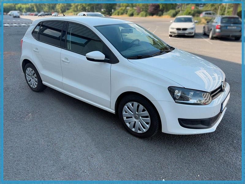 Weiß Gebraucht 2009 VW Polo Comfortline Kleinwagen | 6.989 € - Bild 1/4