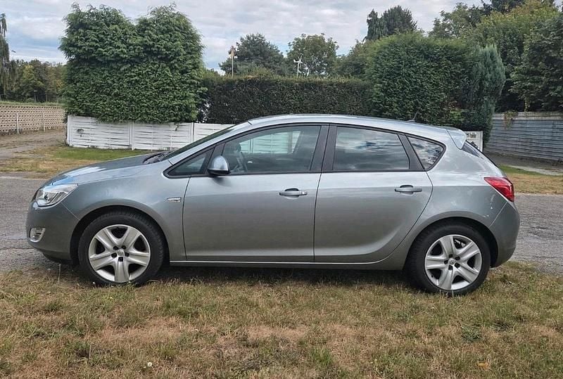 Gebraucht Opel Astra 110 PS (80 kW) 2012 Grau Limousine