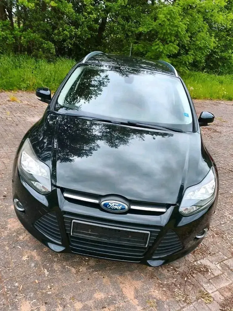 Gebraucht Ford Focus 125 PS (91 kW) 2012 Schwarz Kombi