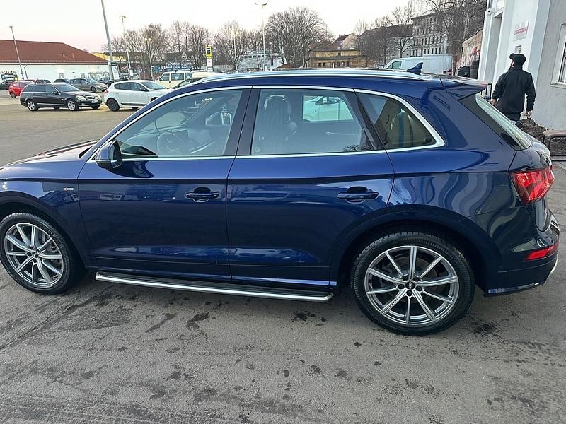Second-hand Audi Q5 S-Line 190 CP (139 kW) 2019 Albastru SUV