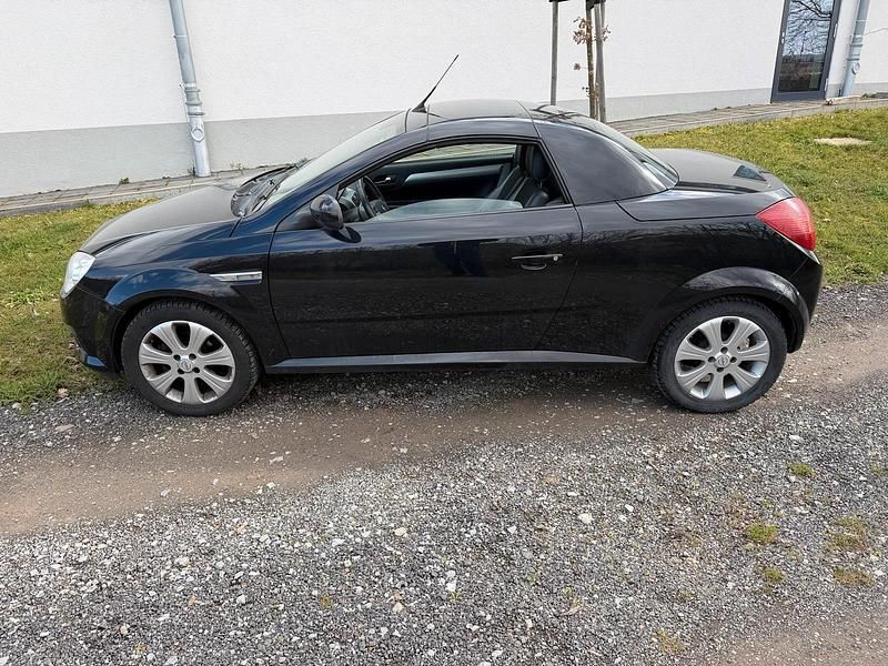 Gebraucht Opel Tigra 90 PS (66 kW) 2009 Schwarz Cabrio