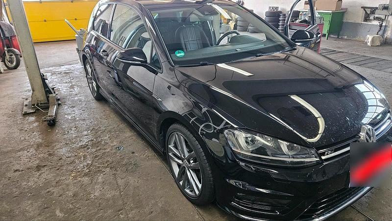 Gebraucht VW Golf VII R 150 PS (110 kW) 2016 Schwarz Limousine