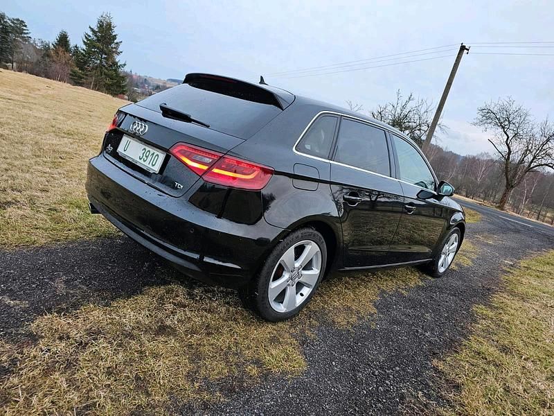 Gebraucht Audi A3 Sportback 105 PS (77 kW) 2013 Schwarz Kleinwagen