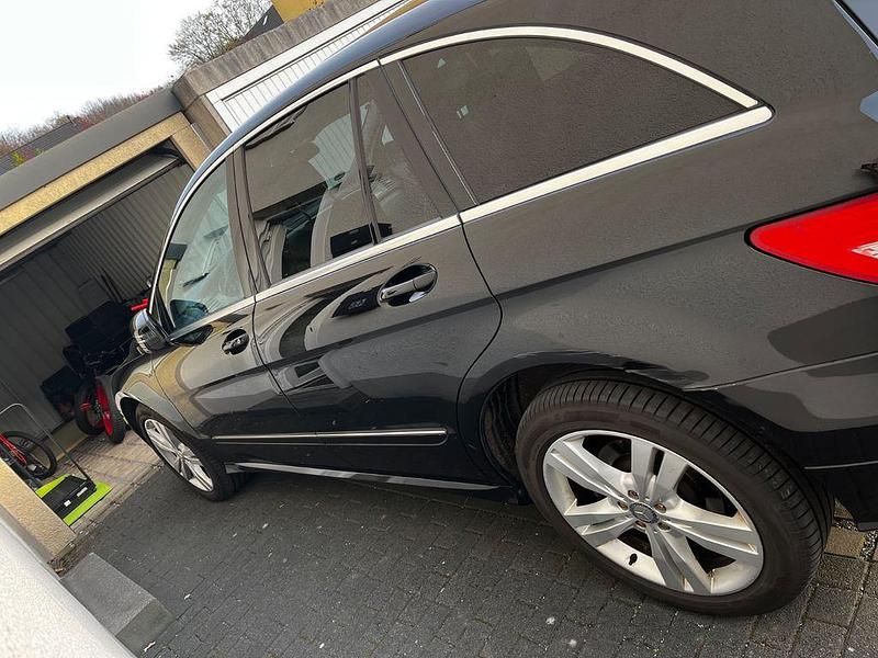 Gebraucht Mercedes R280 190 PS (139 kW) 2011 Schwarz Van / Kleinbus