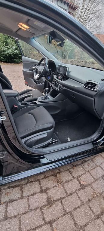 Gebraucht Hyundai i30 Premium 120 PS (88 kW) 2017 Schwarz Limousine