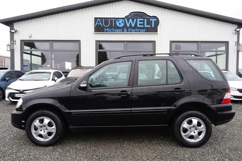 Schwarz Gebraucht 2004 Mercedes ML270 SUV | 6.990 € (Etwas zu teuer) - Bild 1/4