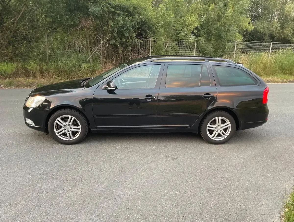 Gebraucht Skoda Octavia 122 PS (89 kW) 2010 Schwarz Kombi