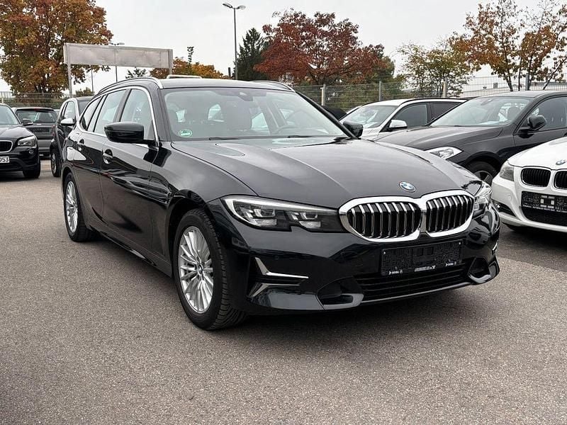 Schwarz Gebraucht 2022 BMW 320 Luxury Line Limousine | 23.900 € (Superpreis) - Bild 1/4
