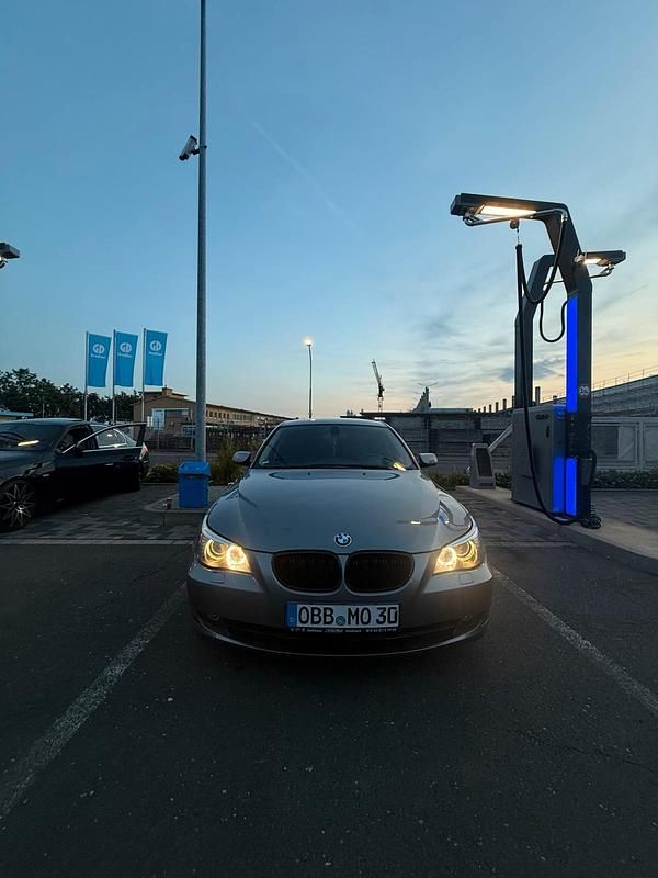 Grau Gebraucht 2007 BMW 520 Limousine | 7.000 € (Teuer) - Bild 1/4