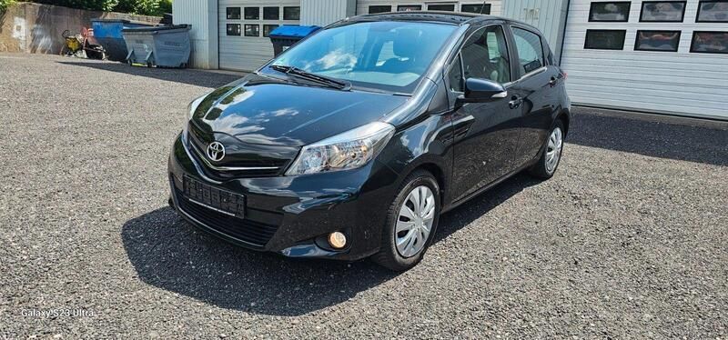 Schwarz Gebraucht 2014 Toyota Yaris Basis Kleinwagen | 4.999 € (Guter Preis) - Bild 1/4