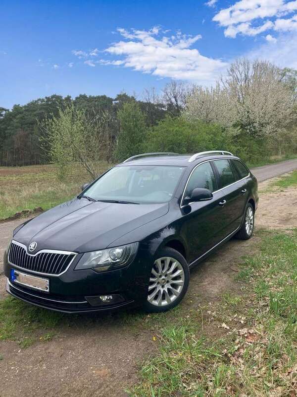 Schwarz Gebraucht 2014 Skoda Superb Ambition Kombi | 9.800 € (Guter Preis) - Bild 1/4