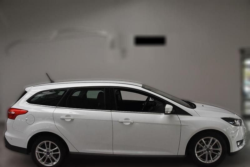 Weiß Gebraucht 2018 Ford Focus Cool & Connect | 11.160 € (Fairer Preis) - Bild 1/4