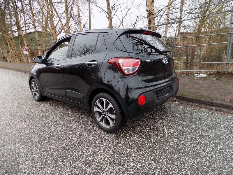 Gebraucht Hyundai i10 Style 87 PS (63 kW) 2017 Schwarz Kleinwagen
