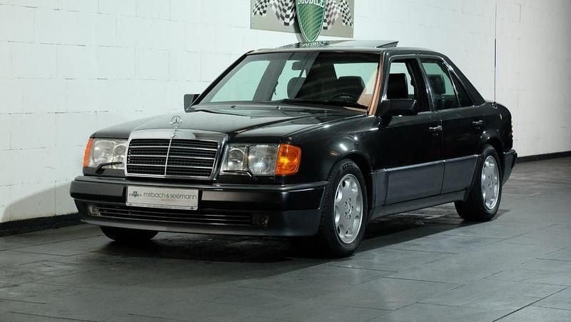 Gebraucht Mercedes E500 320 PS (235 kW) 1993 Schwarz Limousine