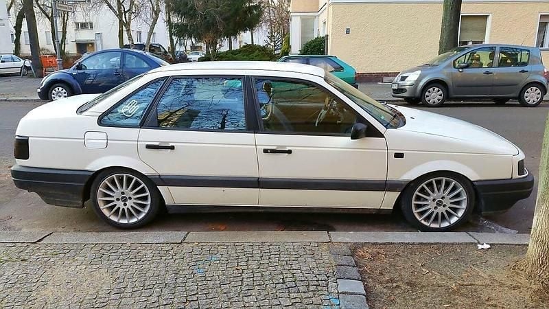 Weiß Gebraucht 1996 VW Passat Limousine | 1.000 € (Fairer Preis) - Bild 1/4