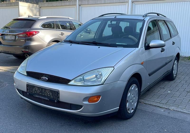 Second-hand Ford Focus 101 CP (74 kW) 2000 Argintiu Break
