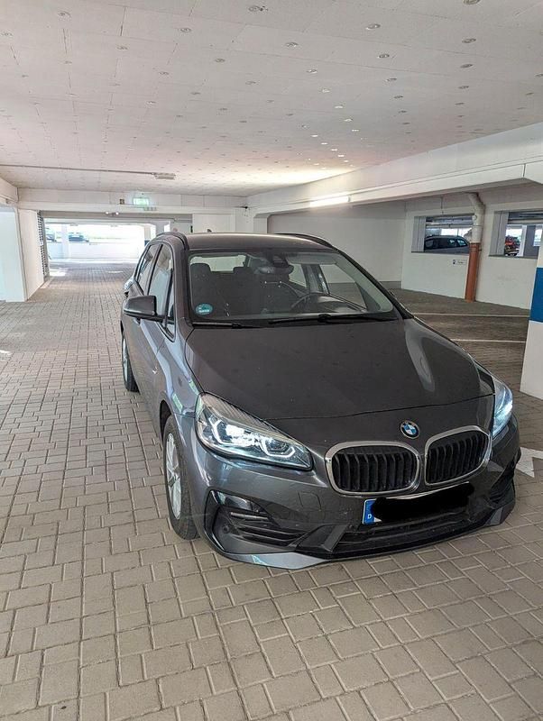 Grau Gebraucht 2021 BMW 216 Active Tourer Van / Kleinbus | 18.800 € (Fairer Preis) - Bild 1/3