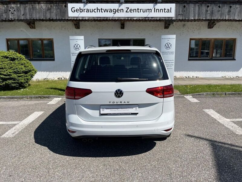 Gebraucht VW Touran Active 150 PS (110 kW) 2022 Pure white (weiß) Van / Kleinbus