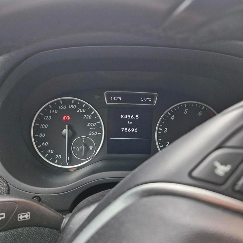 Gebraucht Mercedes B180 90 PS (66 kW) 2012 Schwarz Van / Kleinbus