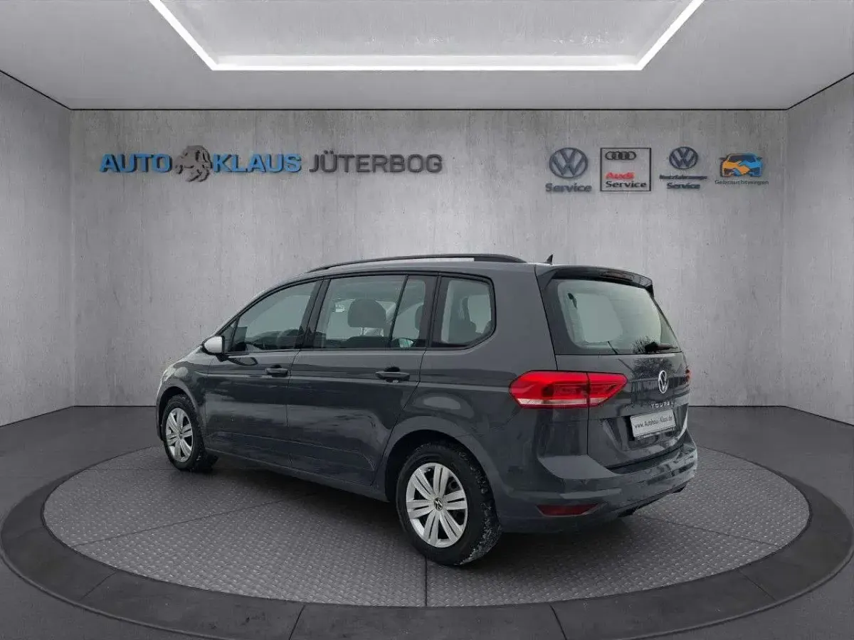 Gebraucht VW Touran Comfortline 150 PS (110 kW) 2022 Grau Van / Kleinbus