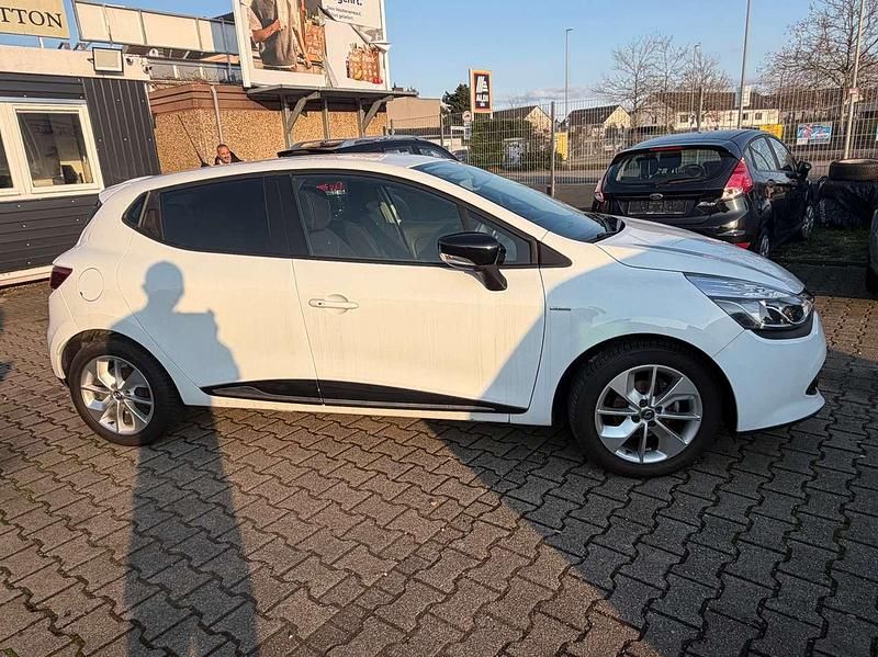 Gebraucht Renault Clio IV LIMITED 73 PS (53 kW) 2016 Gletscherweiss Kleinwagen