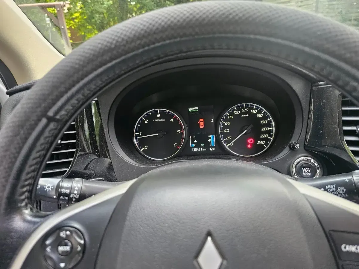 Gebraucht Mitsubishi Outlander 150 PS (110 kW) 2015 Weiß SUV