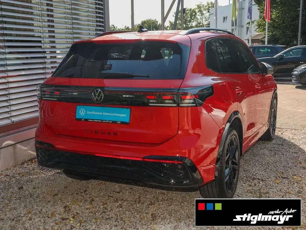 Gebraucht VW Tiguan R-line 150 PS (110 kW) 2025 Rot SUV