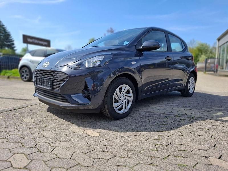 Grau Neu 2025 Hyundai i10 Select Kleinwagen | 18.490 € (Etwas zu teuer) - Bild 1/4