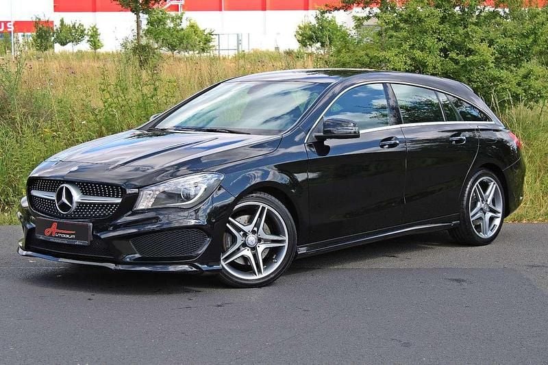 Kosmosschwarz metalliclack Gebraucht 2016 Mercedes CLA220 AMG Limousine | 21.900 € (Fairer Preis) - Bild 1/4