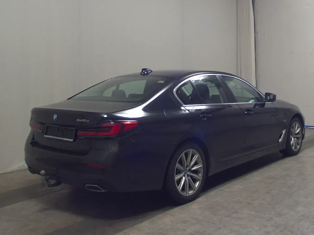 Gebraucht BMW 545e Sport Line 394 PS (289 kW) 2021 Schwarz Limousine