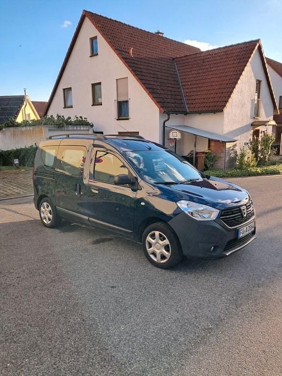 Blau Gebraucht 2017 Dacia Dokker Ambiance Van | 5.590 € (Guter Preis) - Bild 1/4