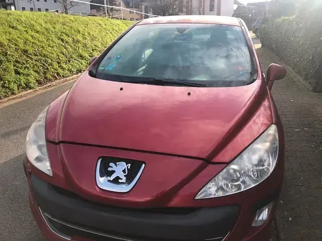 Gebraucht Peugeot 308 Tendance 120 PS (88 kW) 2009 Rot Kleinwagen