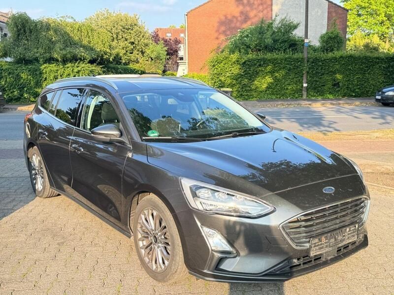 Gebraucht Ford Focus Titanium 150 PS (110 kW) 2018 Grau Kombi