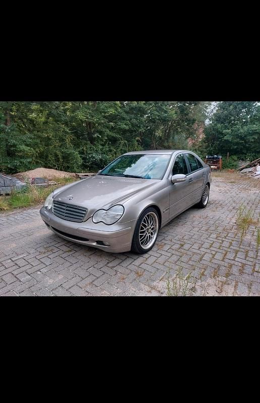 Gebraucht 2004 Mercedes C200 Limousine | 1.899 € (Superpreis) - Bild 1/4