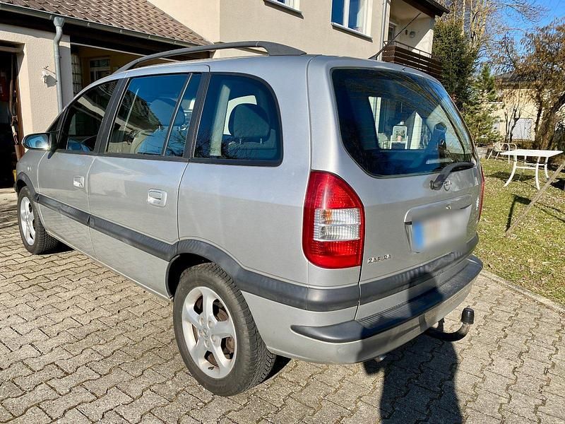 Gebraucht Opel Zafira 125 PS (91 kW) 2004 Silber Van / Kleinbus
