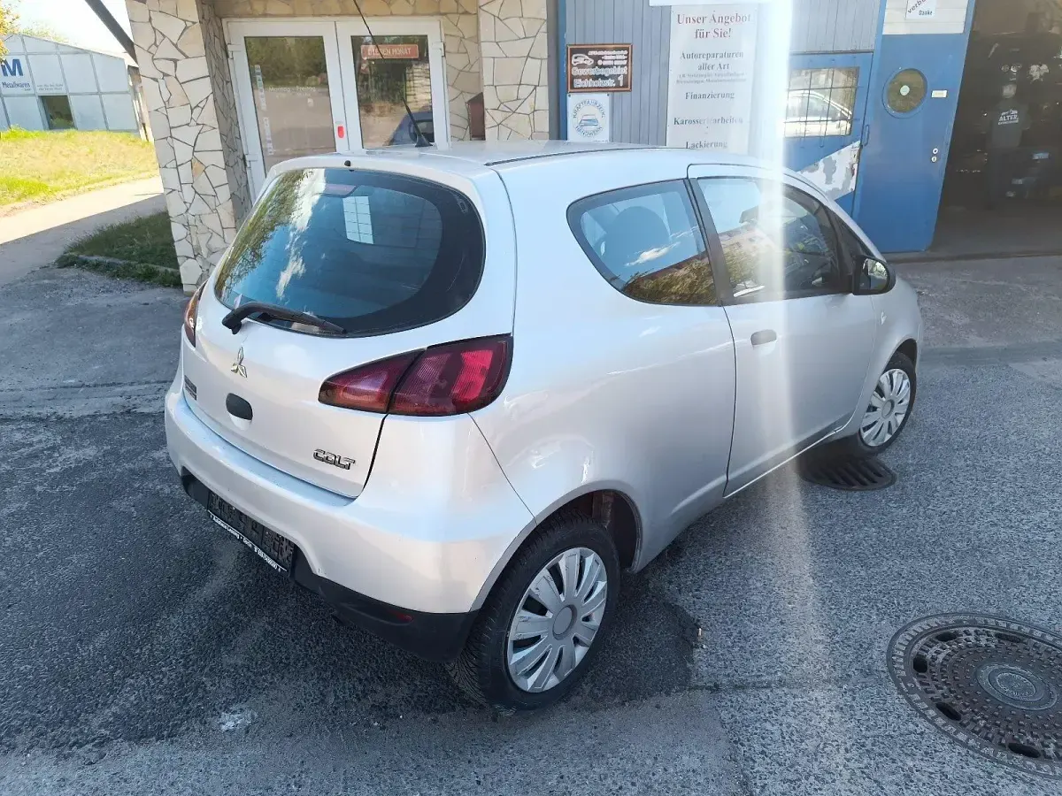 Gebraucht Mitsubishi Colt 75 PS (55 kW) 2009 Haagsilber (m) Kleinwagen