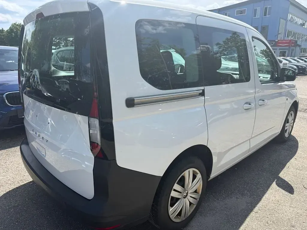 Gebraucht VW Caddy Basis 114 PS (83 kW) 2023 Candyweiss Van / Kleinbus