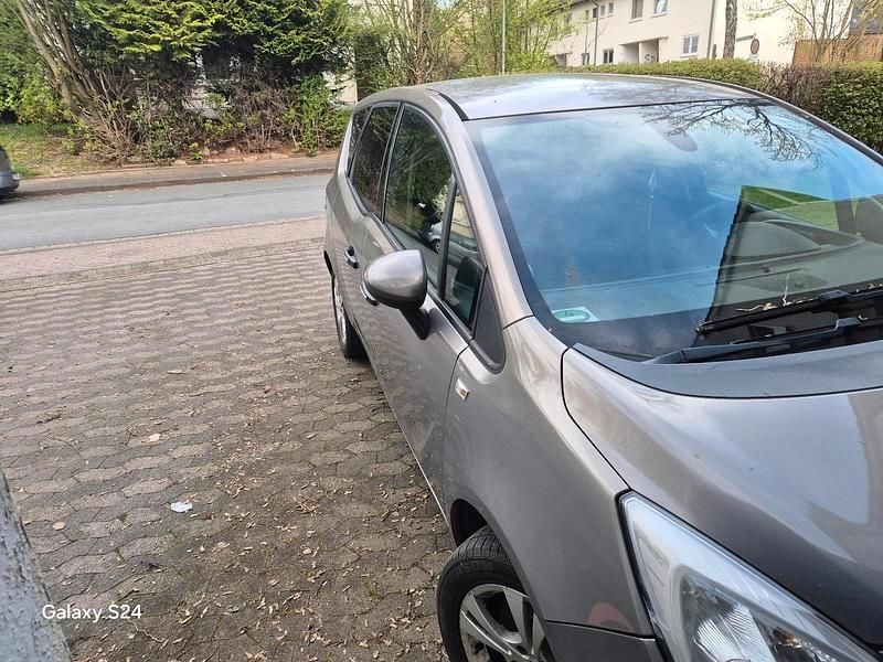 Gebraucht Opel Meriva 100 PS (73 kW) 2010 Silber Van / Kleinbus