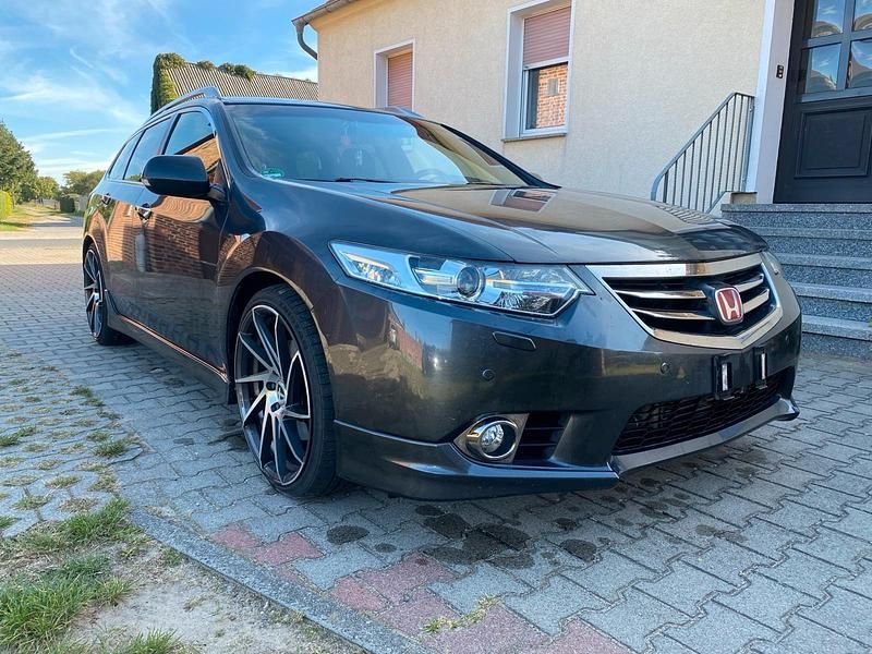 Grau Gebraucht 2011 Honda Accord Type S Kombi | 5.699 € (Guter Preis) - Bild 1/4