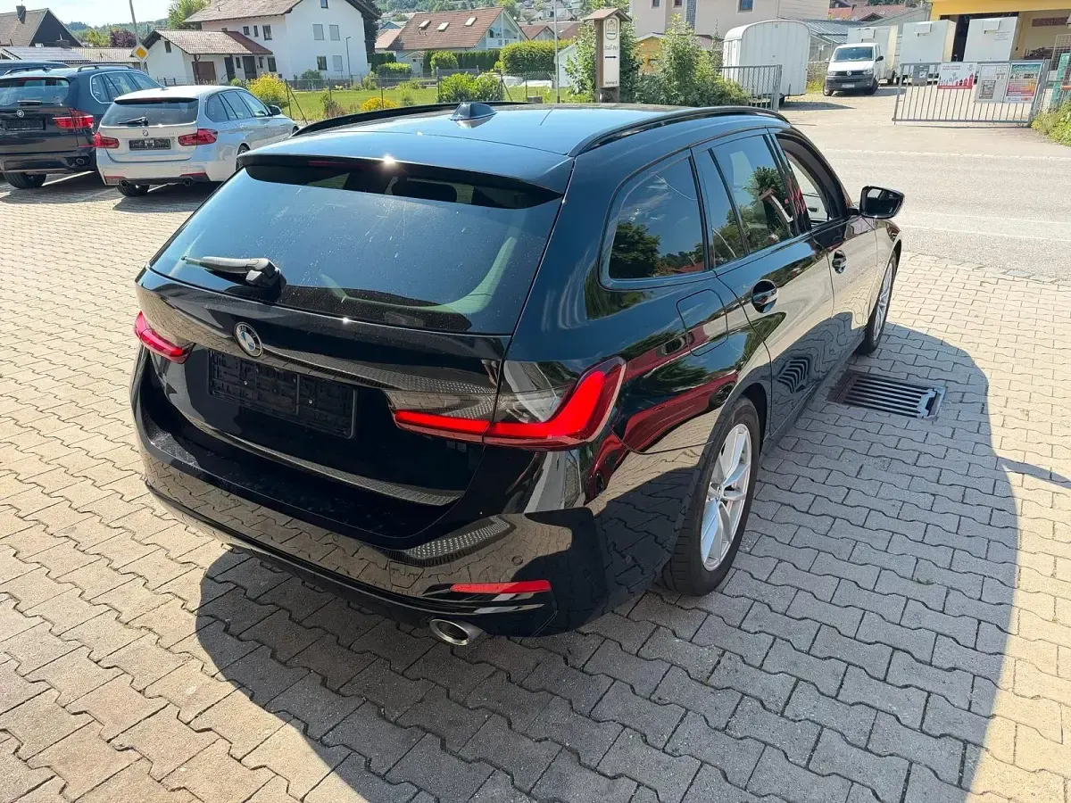 Gebraucht BMW 320 190 PS (139 kW) 2023 Schwarz Kombi