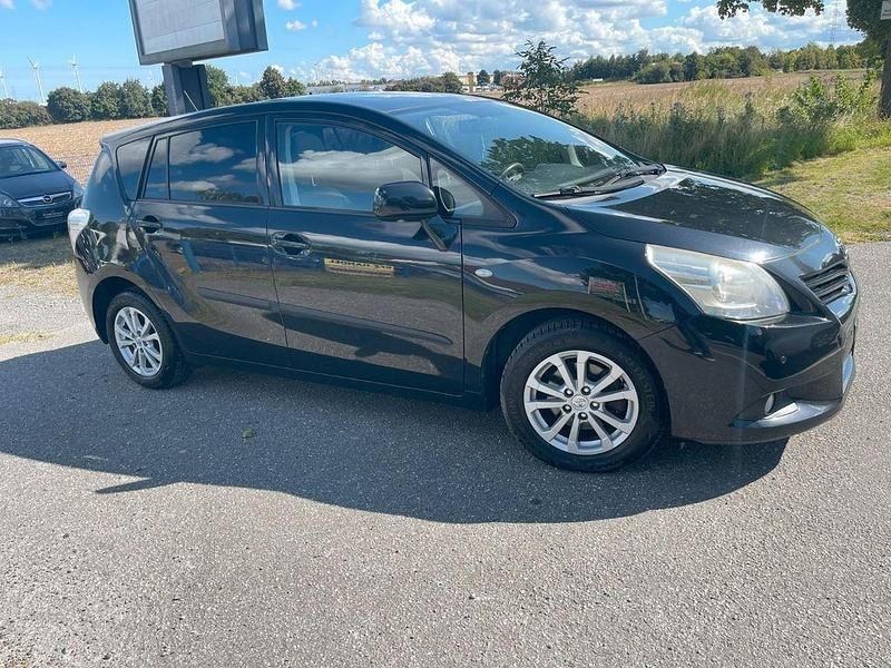 Schwarz Gebraucht 2011 Toyota Verso Edition Van / Kleinbus | 9.100 € (Fairer Preis) - Bild 1/4
