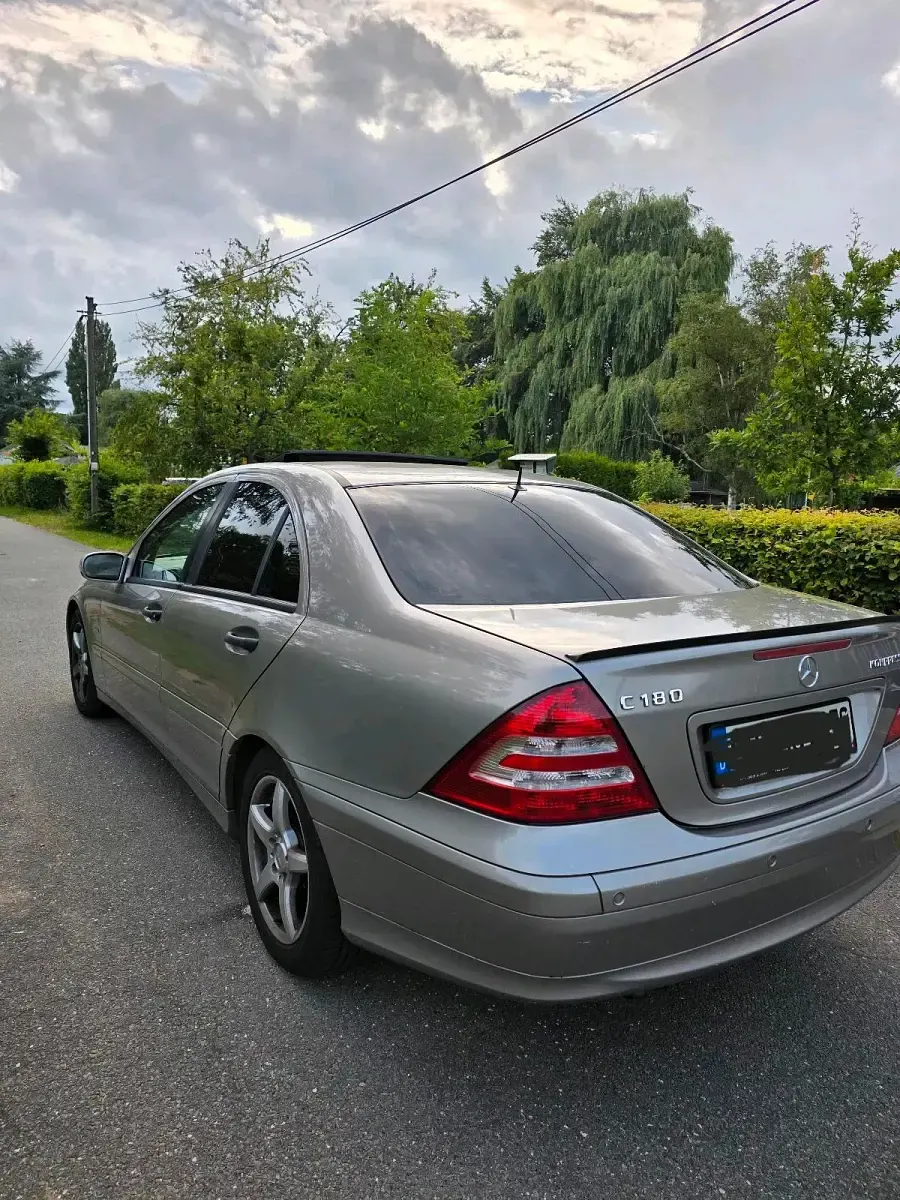 Gebraucht Mercedes C180 143 PS (105 kW) 2007 Silber Limousine