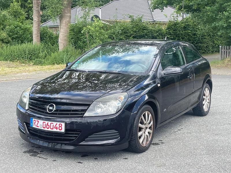 Schwarz Gebraucht 2005 Opel Astra GTC Coupé | 2.200 € (Etwas zu teuer) - Bild 1/4