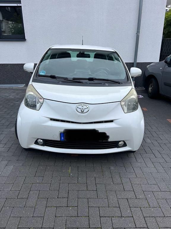 Weiß Gebraucht 2009 Toyota iQ Kleinwagen | 5.000 € (Etwas zu teuer) - Bild 1/4