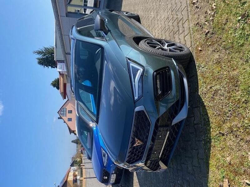 Grün (metallic) Gebraucht 2024 Cupra Ateca SUV | 45.900 € - Bild 1/2