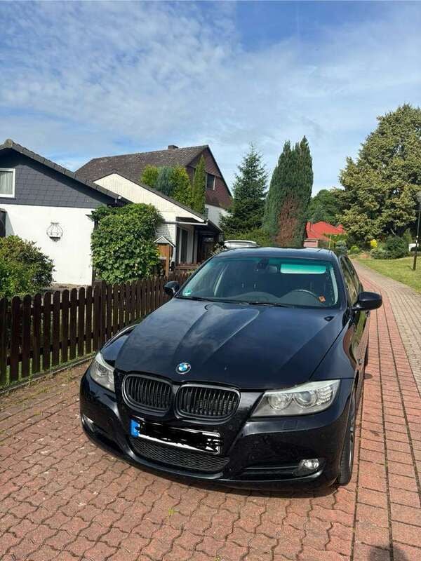 Schwarz Gebraucht 2010 BMW 318 Limousine | 9.000 € (Teuer) - Bild 1/4