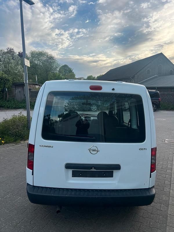 Usado Opel Combo 75 HP (55 kW) 2010 Branco Monovolume