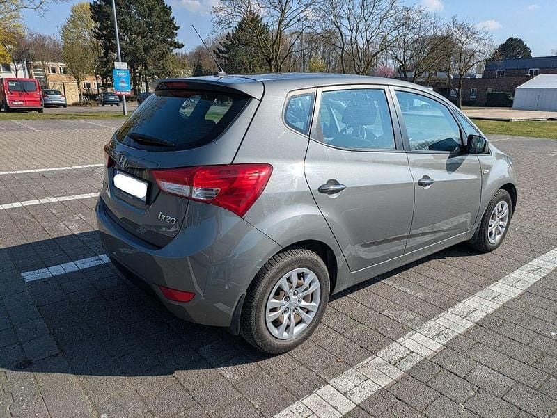 Gebraucht Hyundai i20 125 PS (91 kW) 2019 Grau Kleinwagen